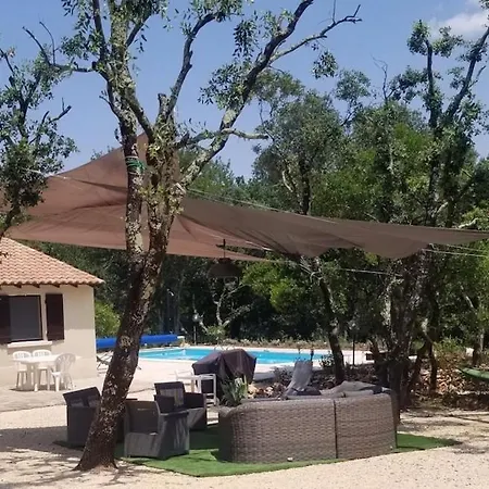 Avec Piscine Sur Terrain Clot *