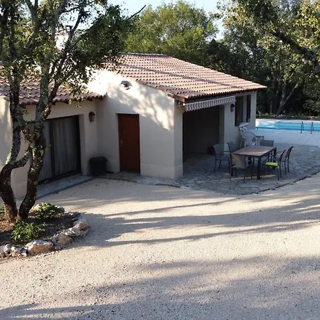 Avec Piscine Sur Terrain Clot *