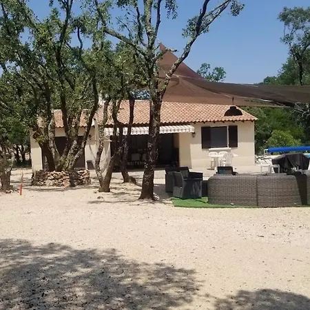 Avec Piscine Sur Terrain Clot Villa *