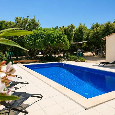 Avec Piscine Sur Terrain Clot Méjannes-le-Clap
