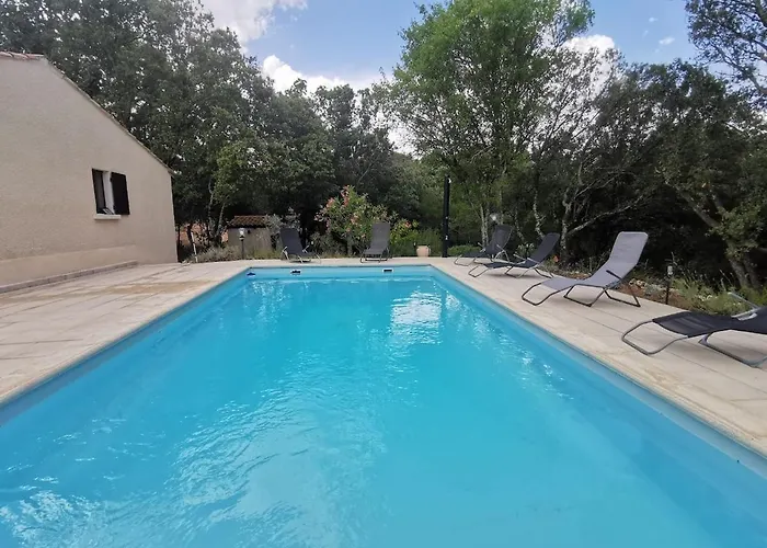 Avec Piscine Sur Terrain Clot Villa