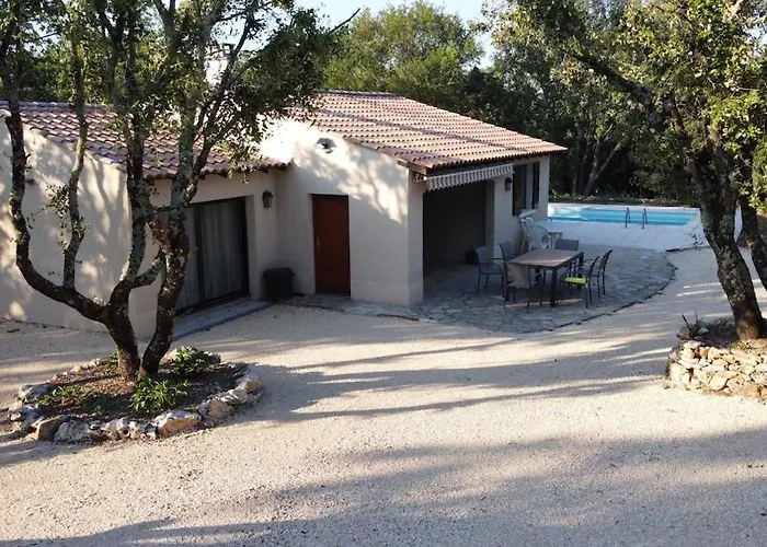 Avec Piscine Sur Terrain Clot *