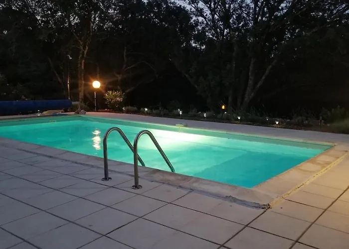 Avec Piscine Sur Terrain Clot *