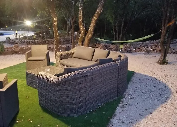 Avec Piscine Sur Terrain Clot Villa *