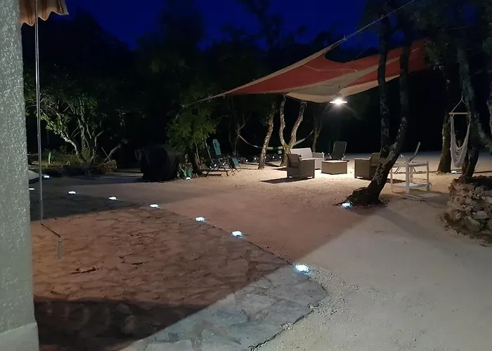 Villa Avec Piscine Sur Terrain Clot