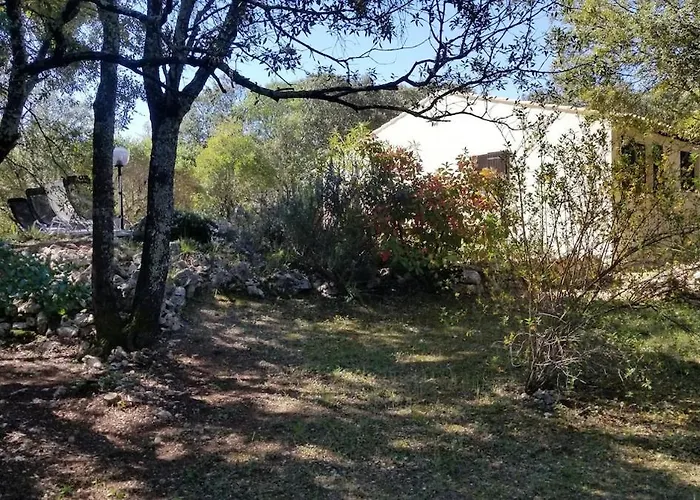 Avec Piscine Sur Terrain Clot Villa Méjannes-le-Clap